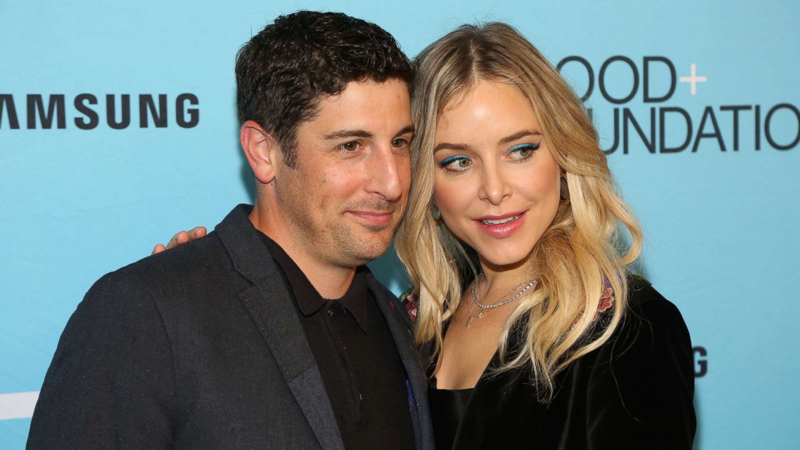 1600x900 Jason Biggs attempts Jenny Mollen's impressive lunchbox game and the results are hilarious
