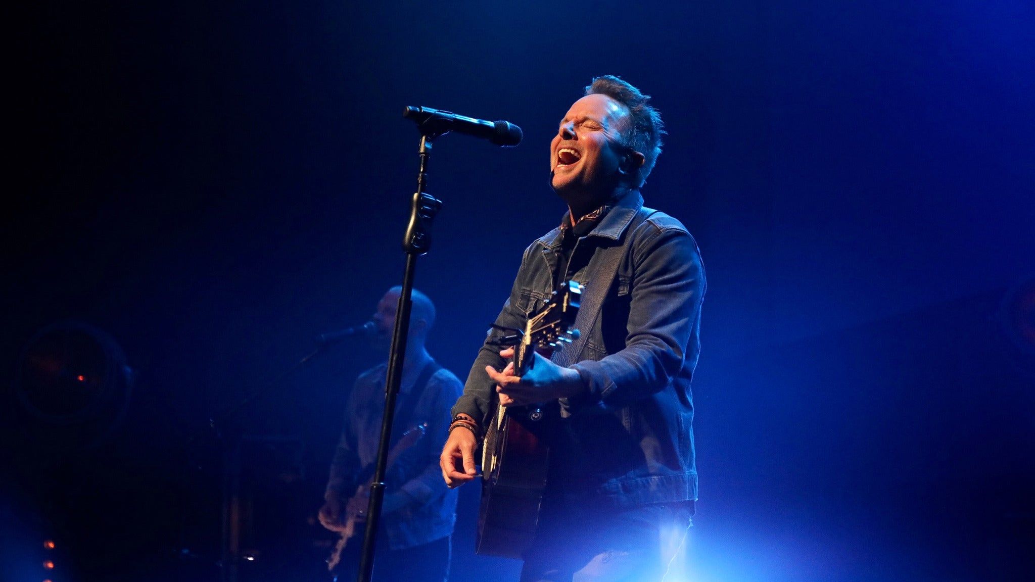2048x1152 Chris Tomlin Wallpaper