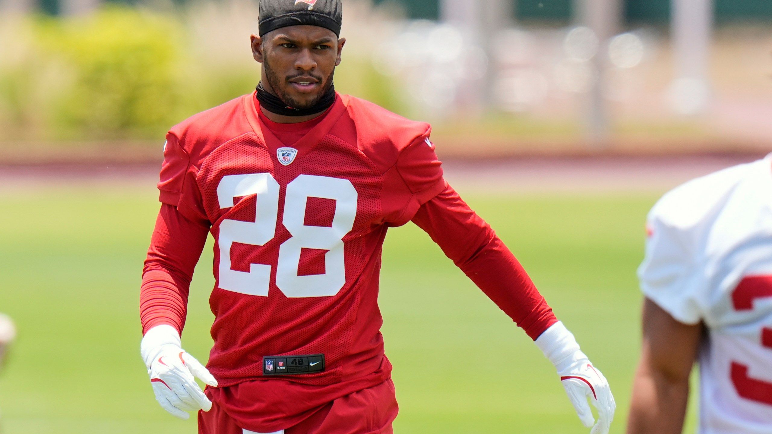 2560x1440 Deion Sanders 'can't wait' after Shilo Sanders signs with Tampa Bay Buccaneers