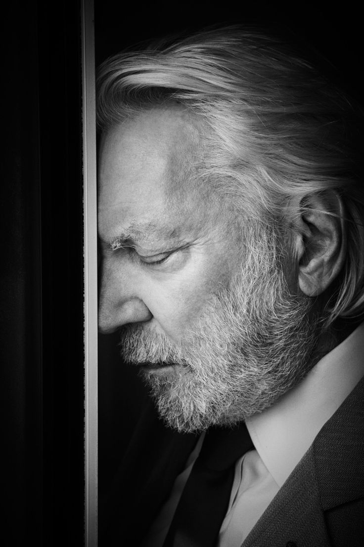 736x1105 Donald Sutherland Wallpaper