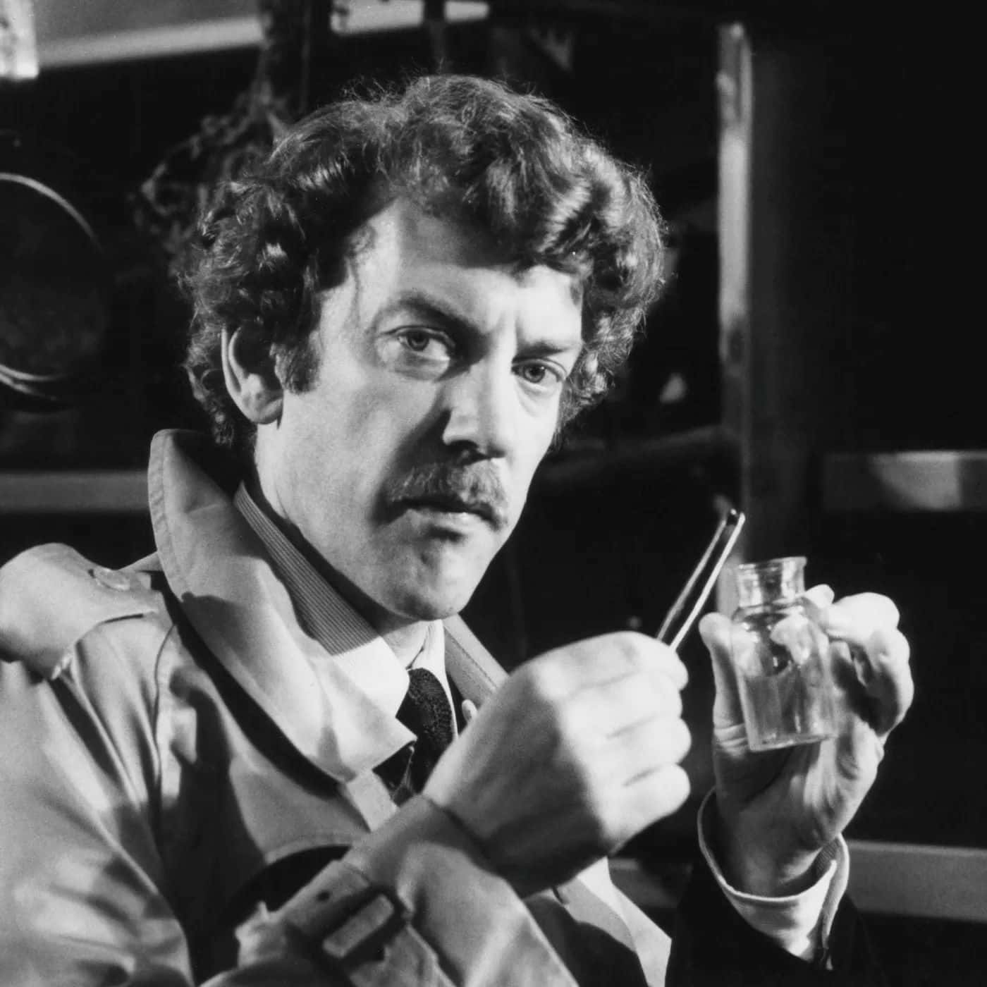 1400x1400 Donald Sutherland Wallpaper