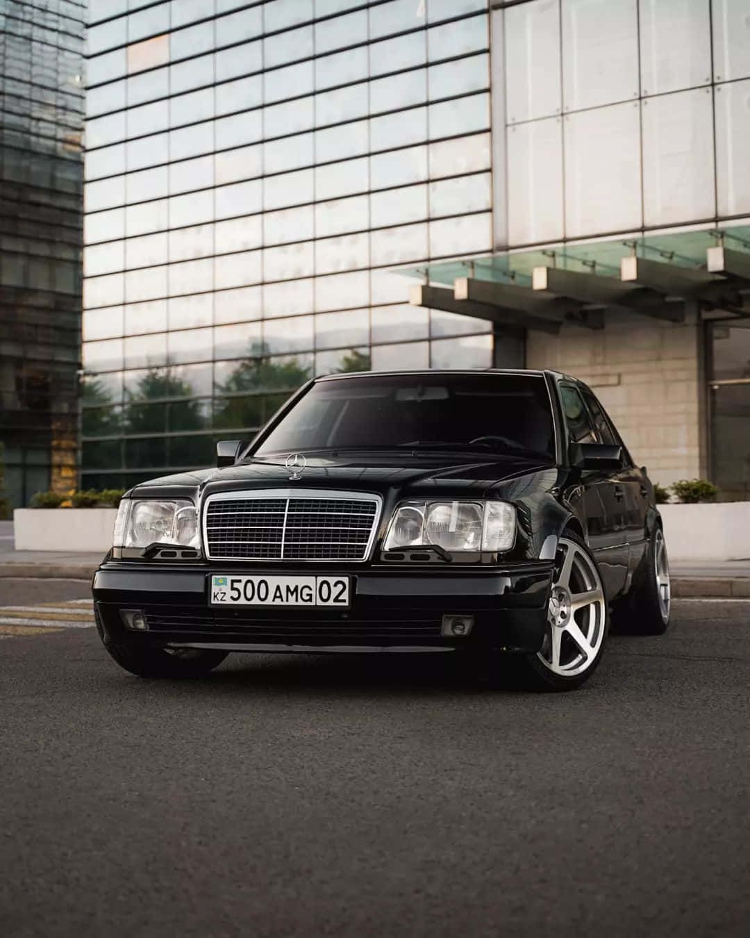1080x1350 Mercedes Benz 500 E Wallpaper