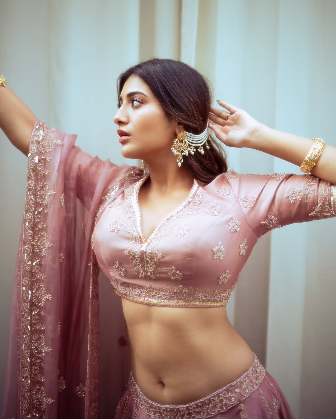 1080x1346 Rashi Singh Hot Poses In White Saree