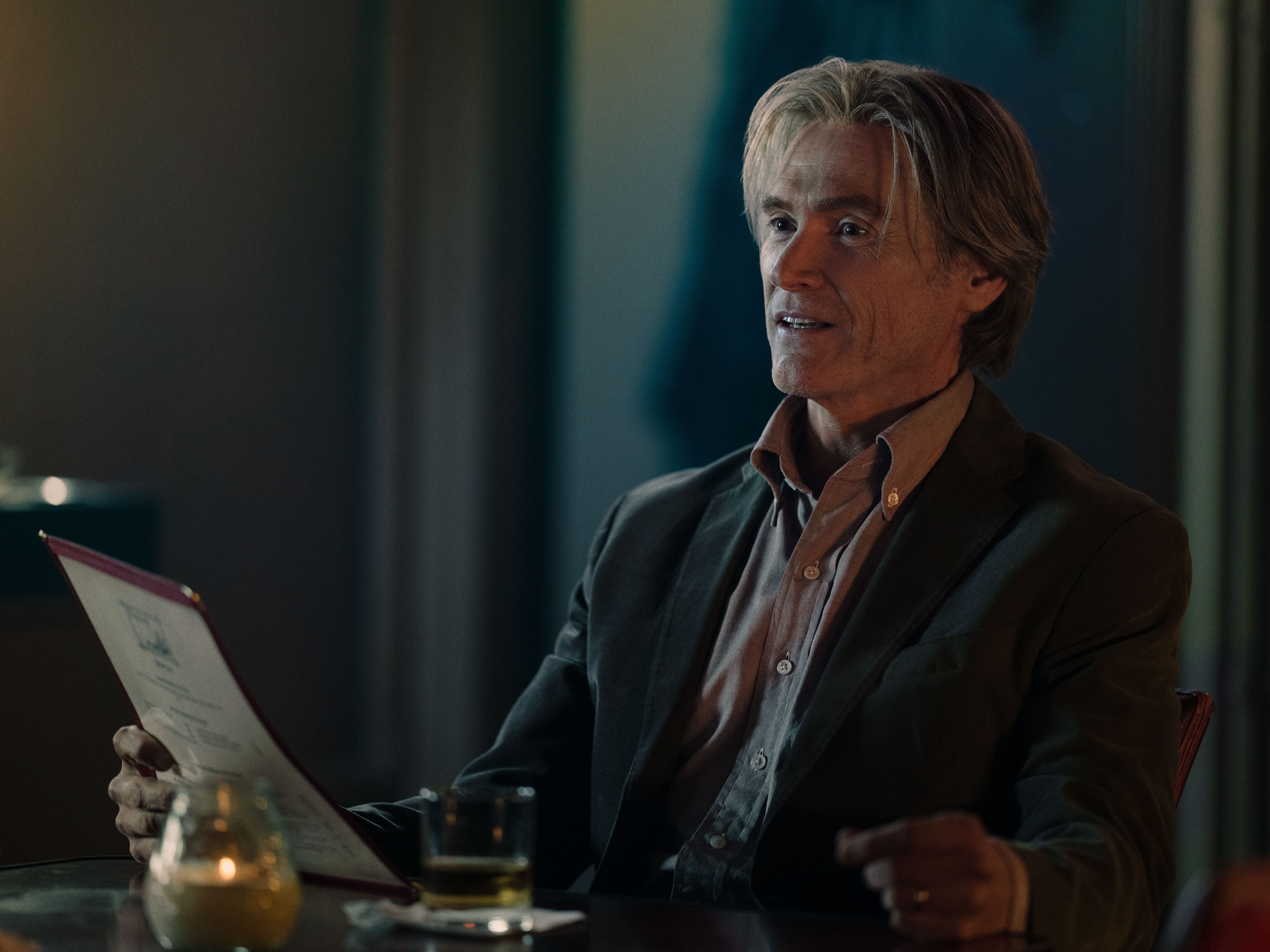 6400x4800 Billy Crudup Steals 'Jay Kelly' Just by Reading a Menu