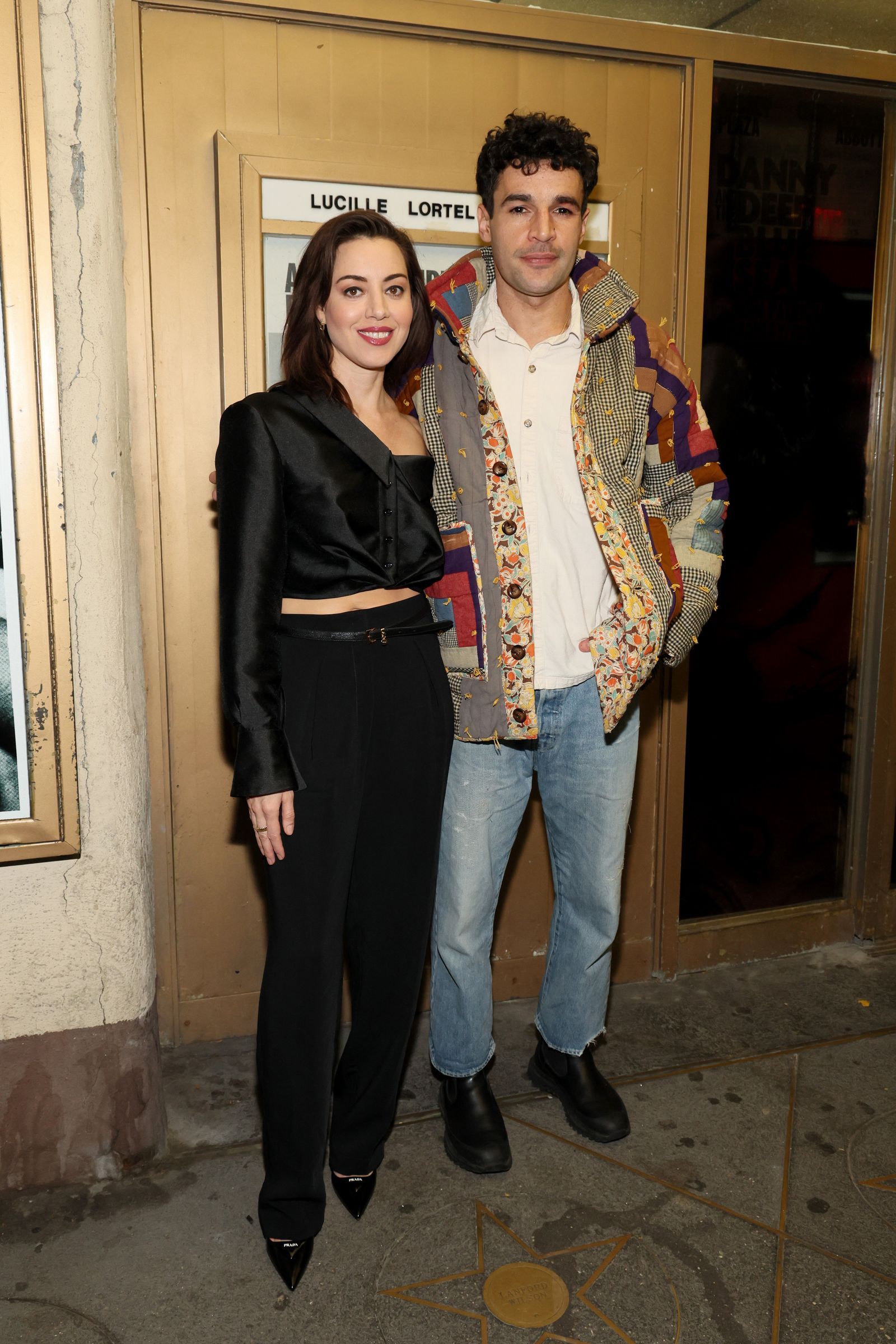 1600x2400 Aubrey Plaza and Chris Abbott: A Complete Relationship Timeline