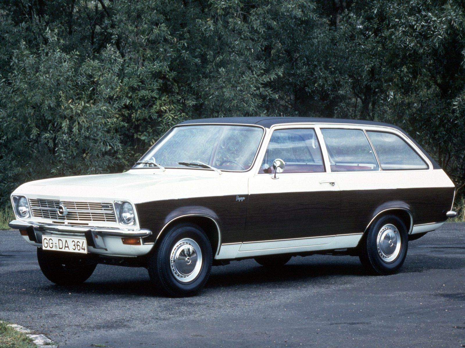 1600x1200 Opel, Ascona, Voyage, Stationwagon Wallpaper HD / Desktop and Mobile Background
