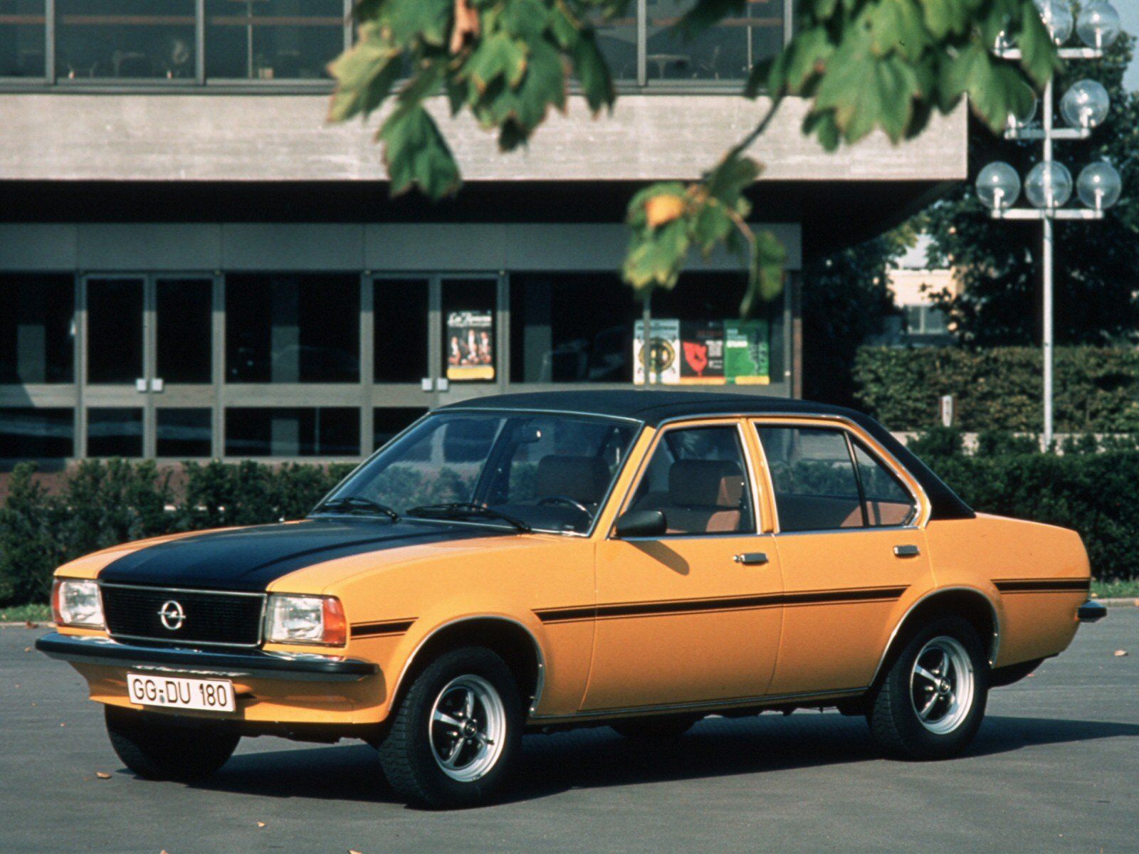 1600x1200 Opel, Ascona, S r Wallpaper HD / Desktop and Mobile Background