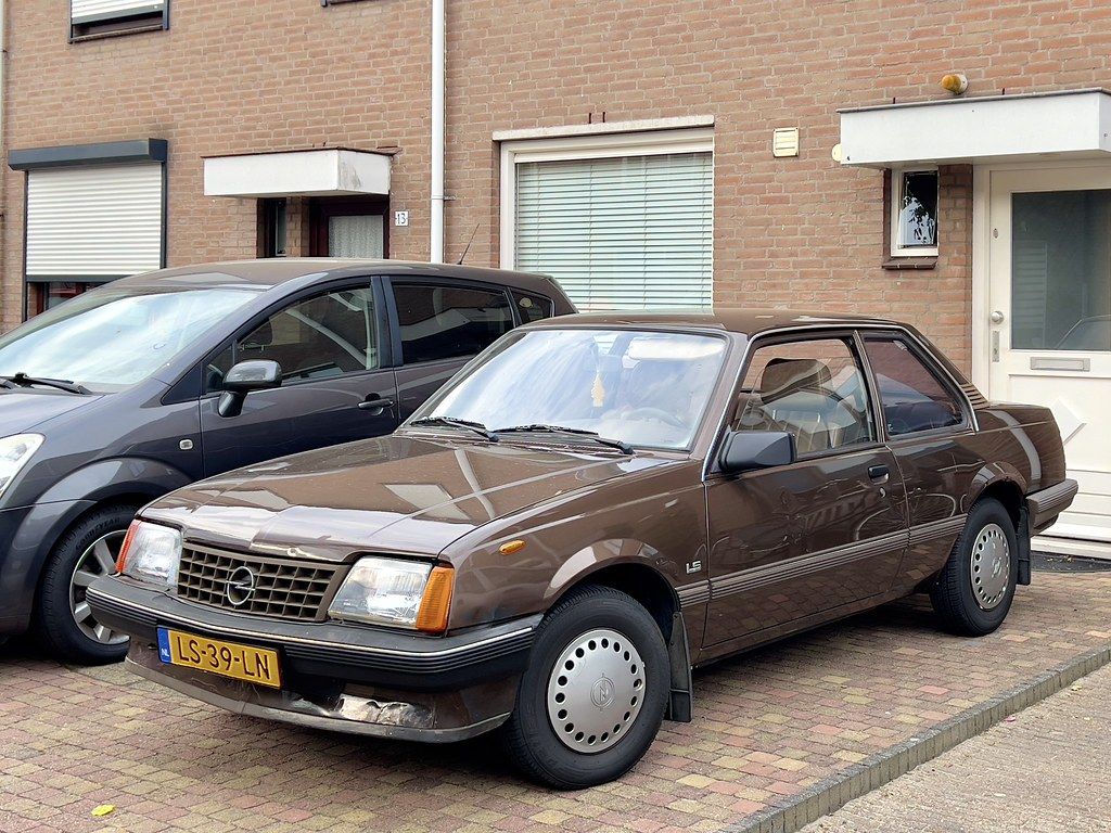 1024x768 Opel Ascona 1.6 S LS