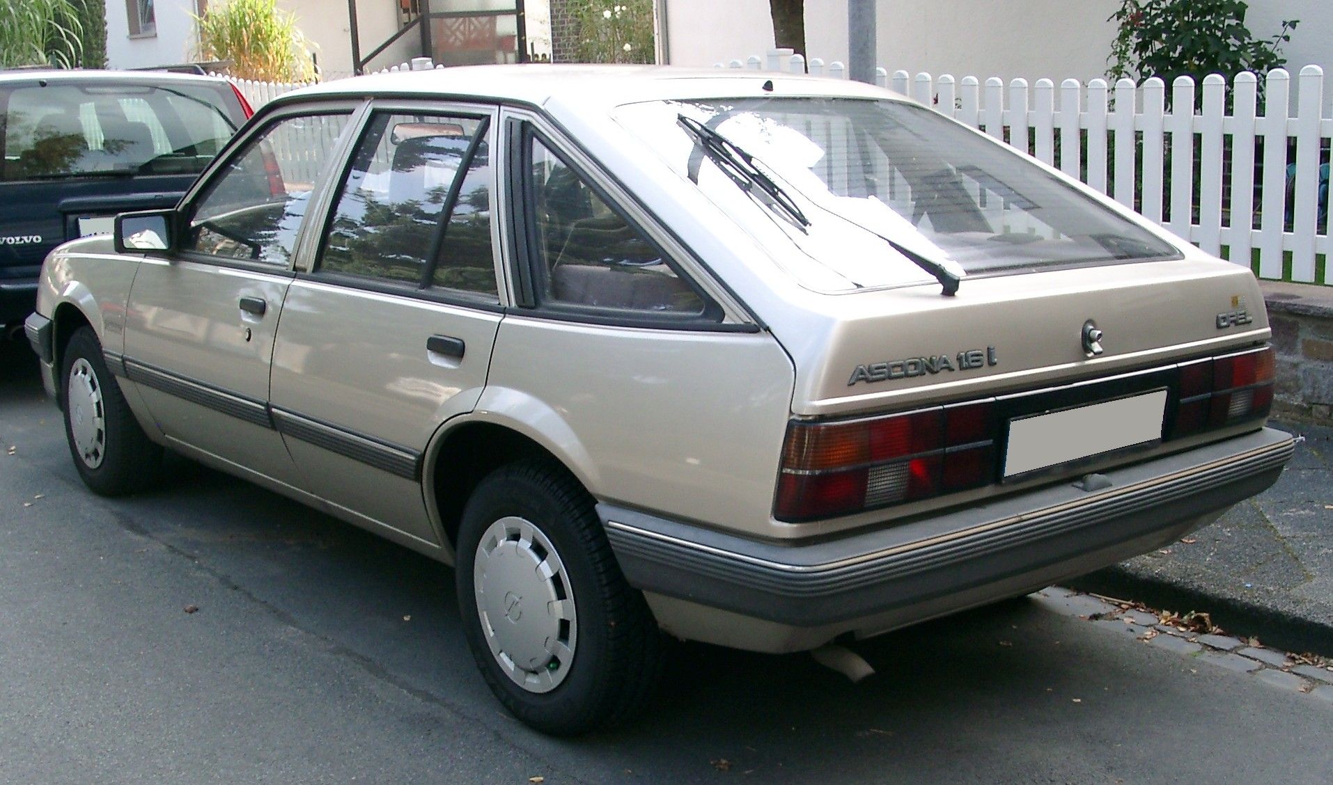 1914x1128 Opel Ascona C rear