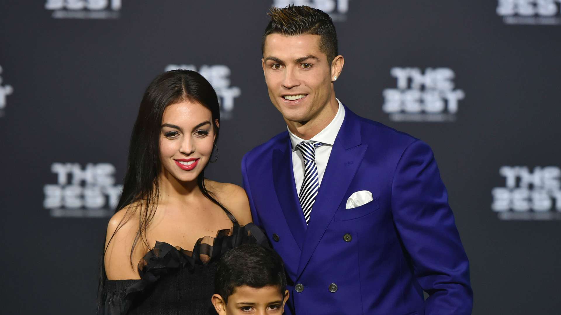 1920x1080 Georgina Rodriguez wears Ronaldo's Champions League medal. Goal.com English Saudi Arabia