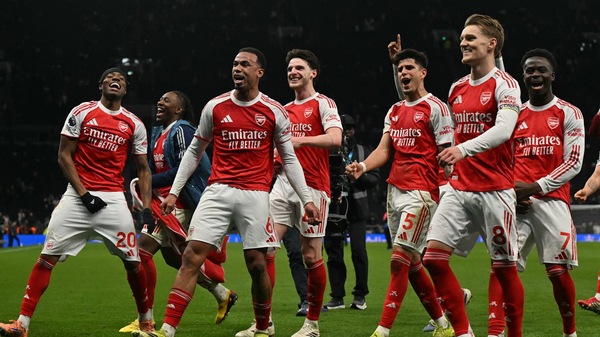 1920x1080 Arsenal hit four past Tottenham to stay top