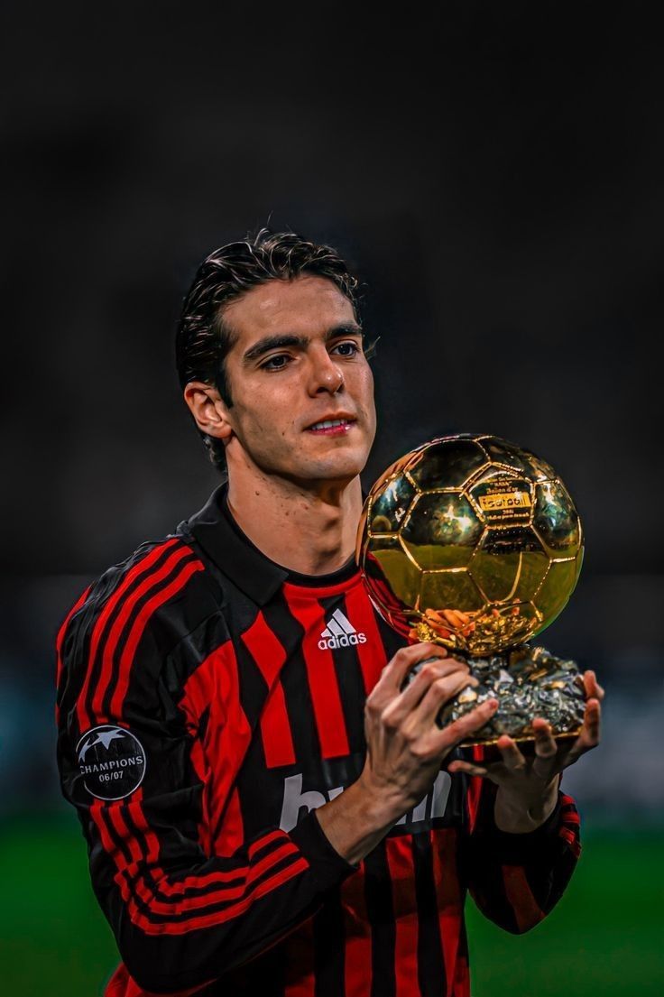 736x1105 Kaka and his Ballon d'Or 2007