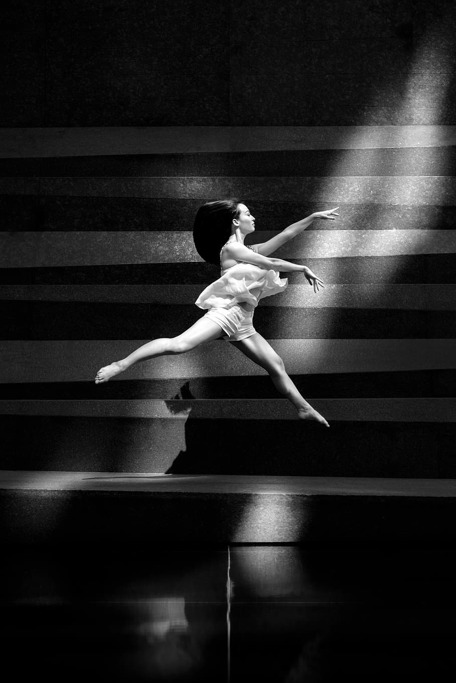 910x1364 HD Wallpaper: Mid Jump, Woman Jumping, Ballet, Dance, Ballerina