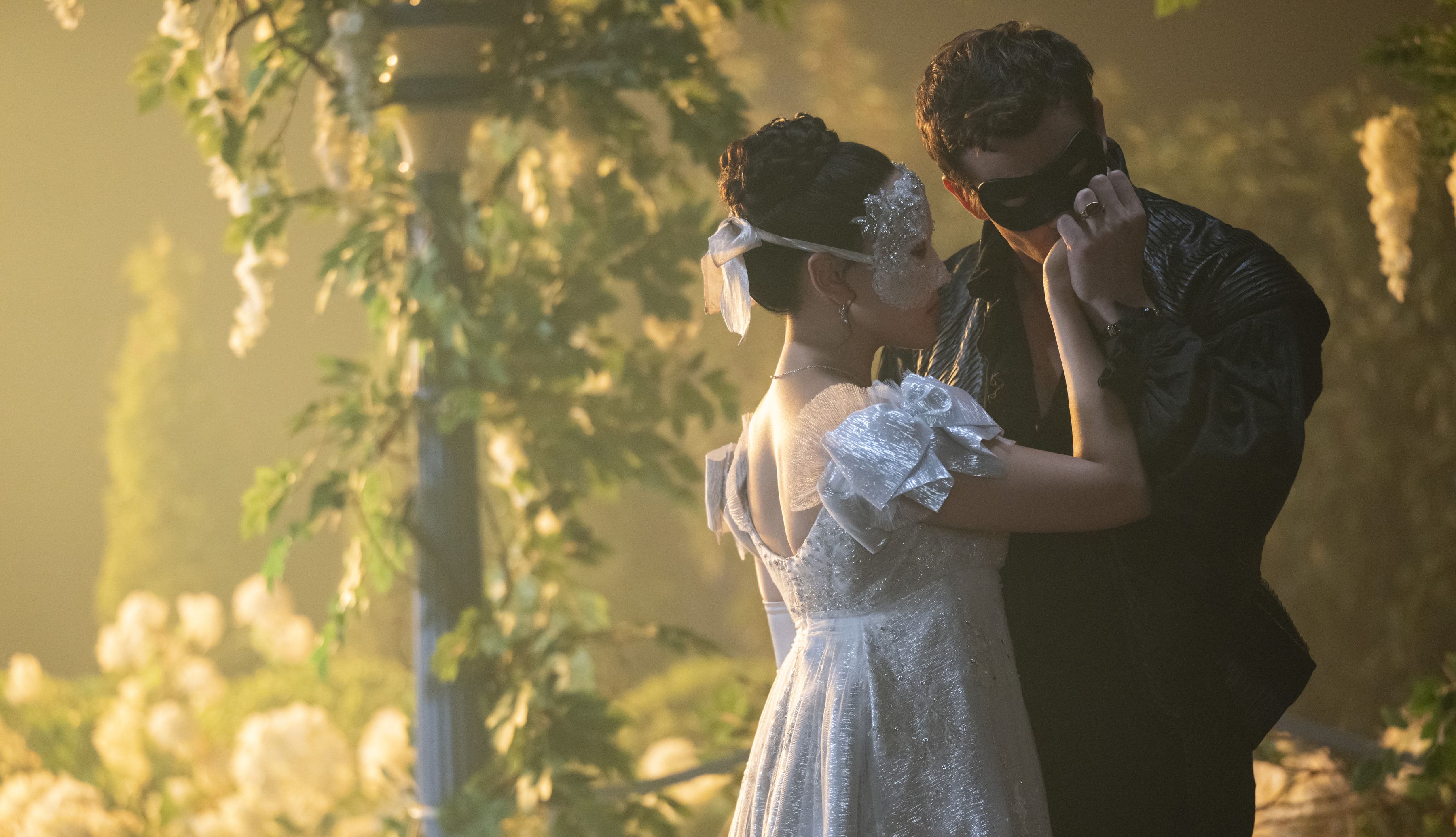 3600x2070 Bridgerton' Season 4 Photo & Footage: Lady In Silver, Who Is Back