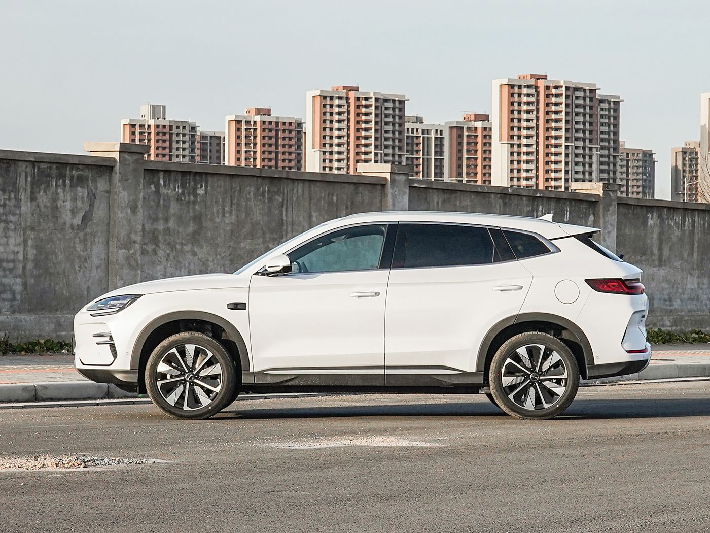 1400x1050 BYD- Song PLUS EV