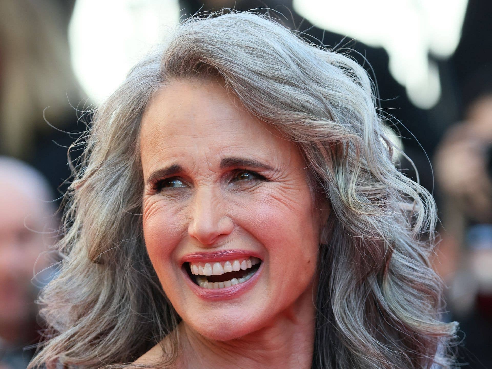 1920x1440 What is grey blending? Inside the trend celebs use to make silver hair look expensive