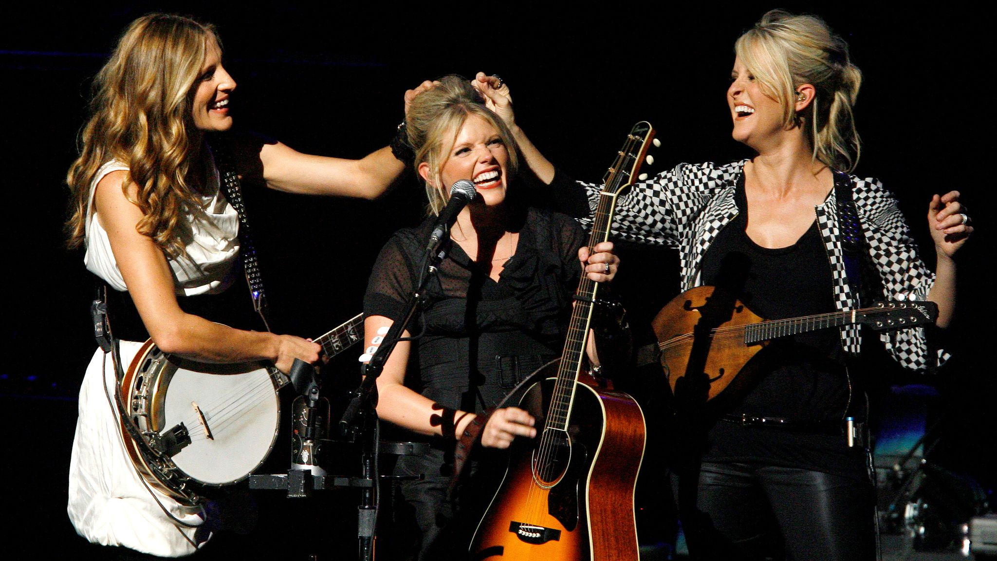2048x1152 The Dixie Chicks change their name over backlash. Ents & Arts News