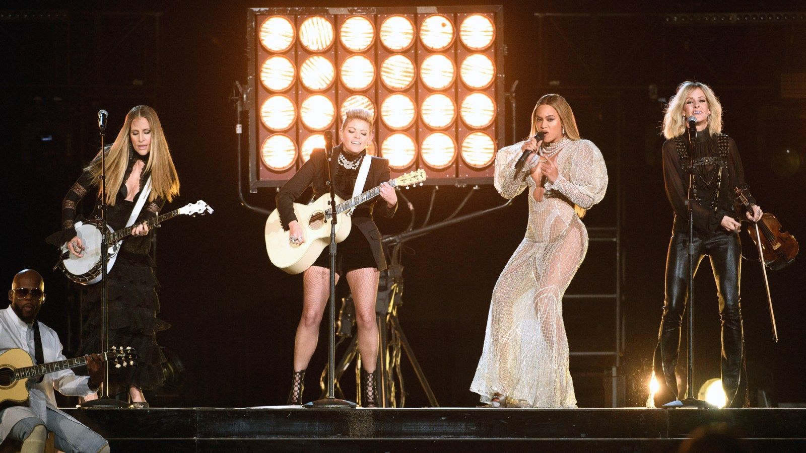 1600x900 How Beyoncé and the Chicks' CMAs Performance Inspired 'Cowboy Carter'