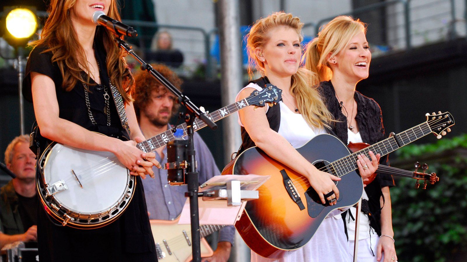 1600x900 Flashback: The Dixie Chicks Are Ashamed of the President. Again