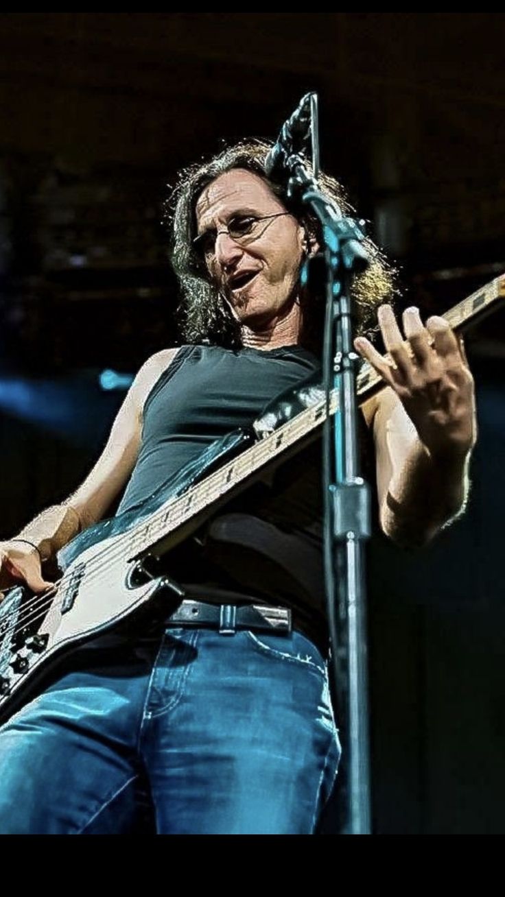 736x1308 GEDDY LEE