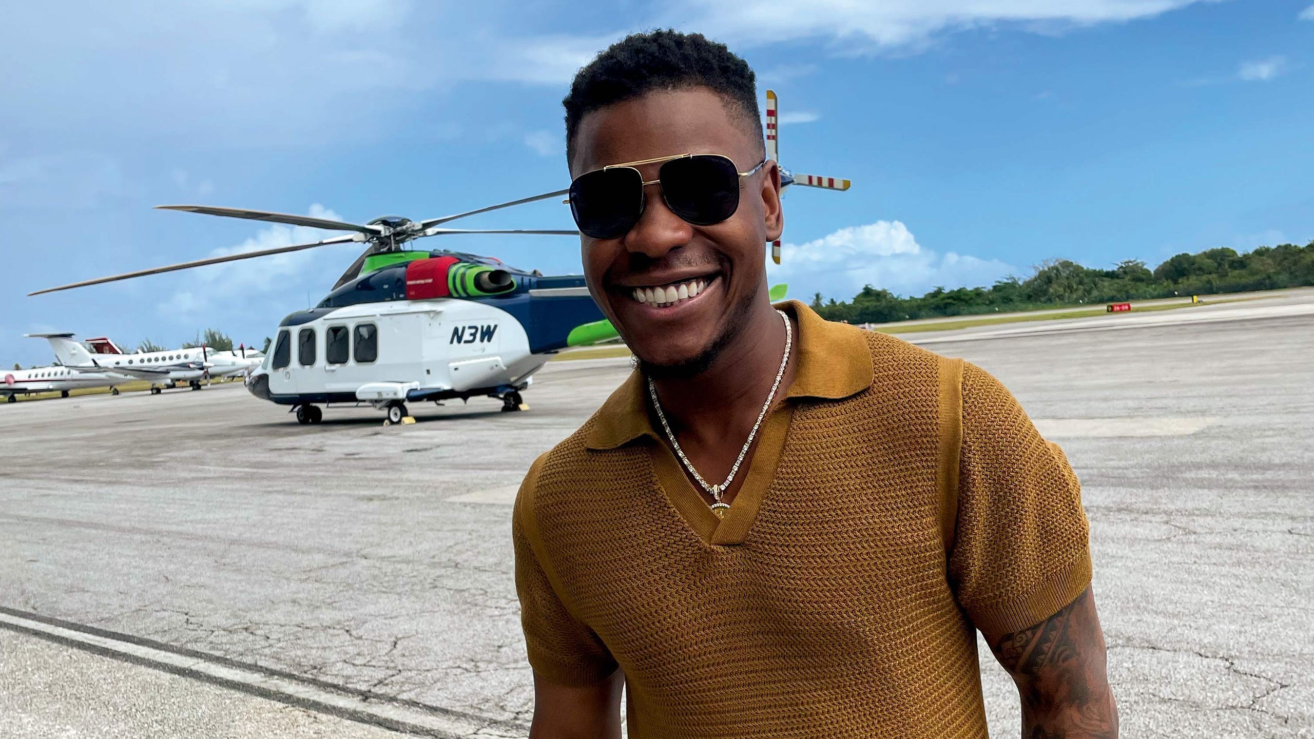 2560x1440 John Boyega on his favourite destinations around the world