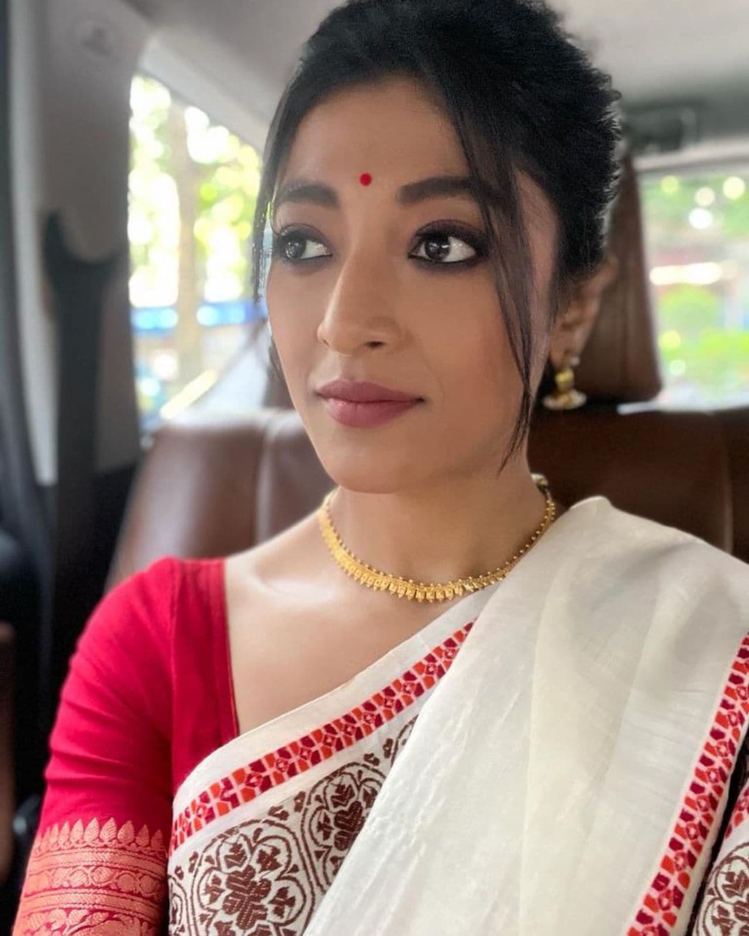 1080x1350 Happy Birthday Paoli Dam: 10 Photo That Capture Glamorous And No Makeup Looks Of Bengal Beauty