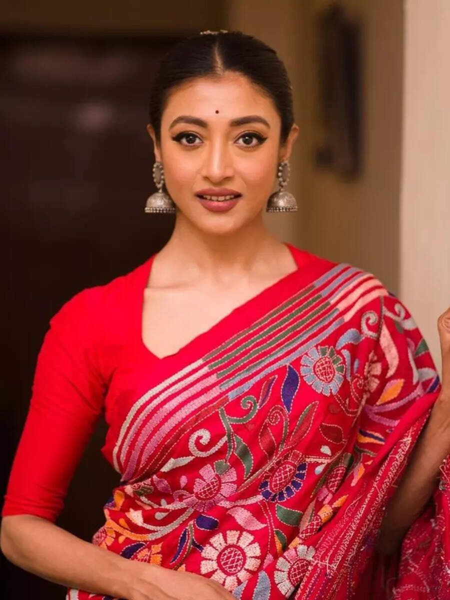 900x1200 Paoli Dam's stealworthy saree looks for Durga Puja 2023. Times of India