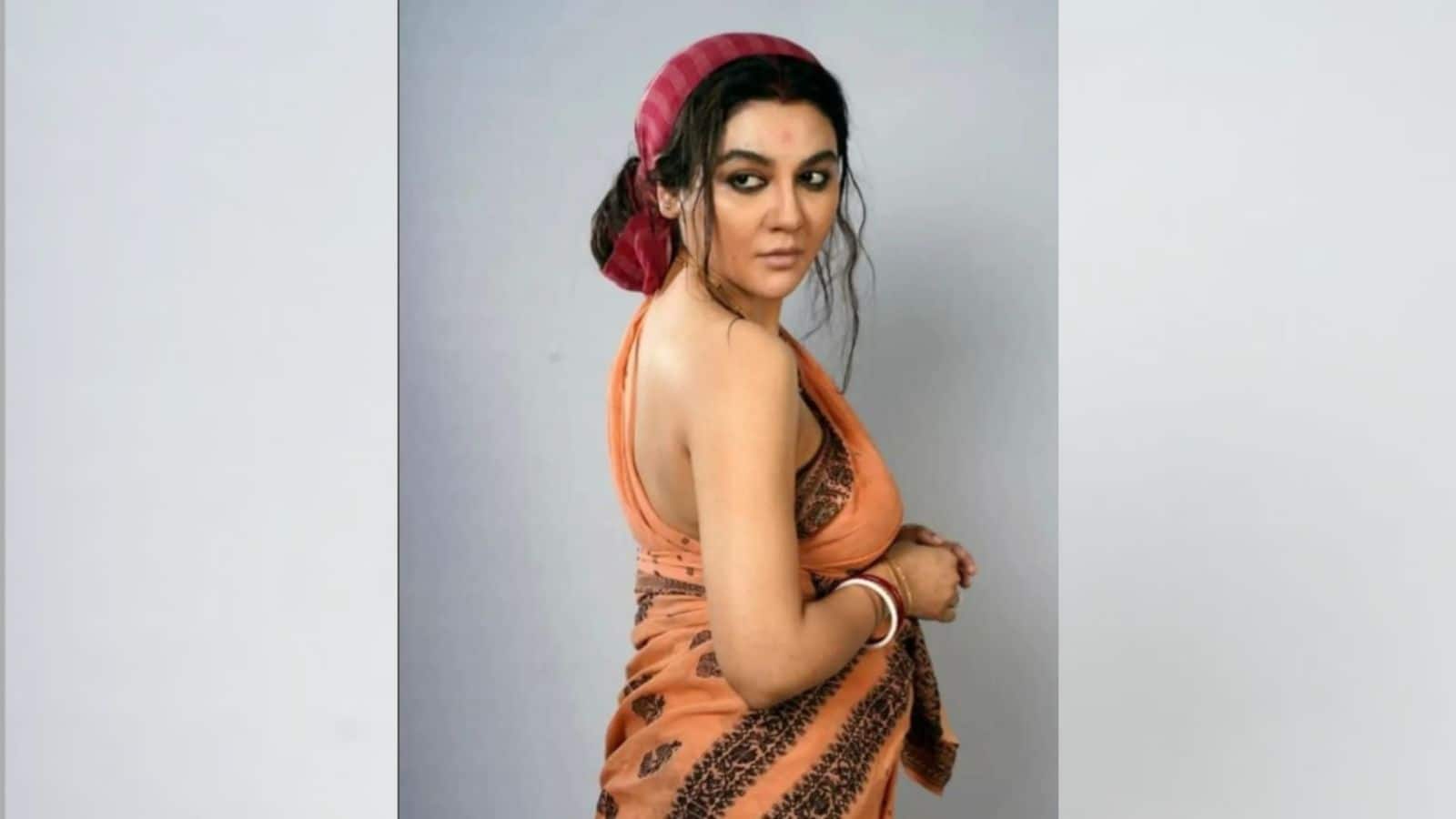 1600x900 Jaya Ahsan: Bengali Actress Jaya Ahsan shares her look from her new film Putul Nacher Itikotha. Jaya Ahsan: সৌজন্যে 'পুতুল নাচের ইতিকথা', ভেজা চুল, শাড়িতে সুন্দরী জয়া