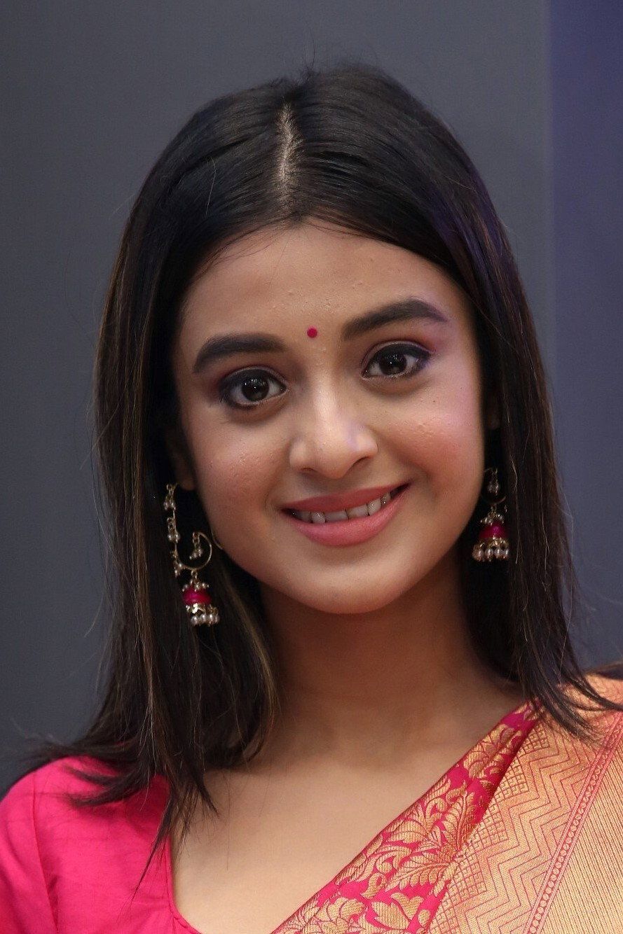889x1334 Darshana Banik Image