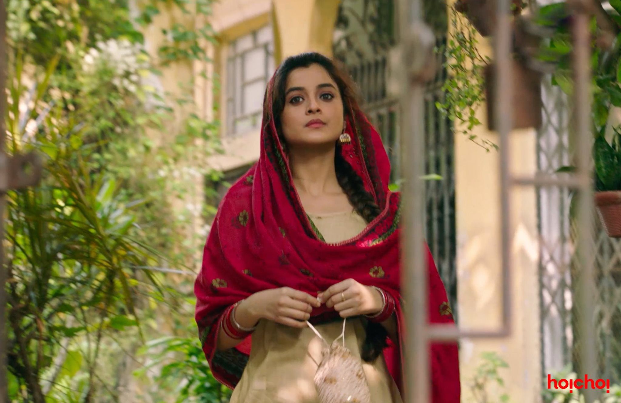 2048x1329 Byomkesh (2017)