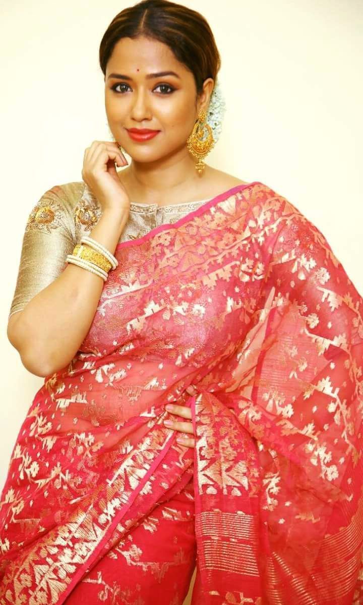 720x1200 Sohini Sarkar Wallpaper