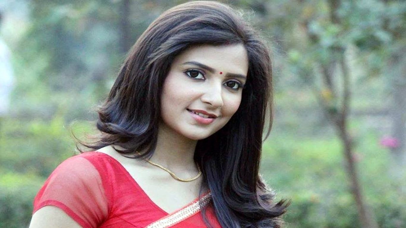 1366x768 Subhashree Ganguly Wallpaper