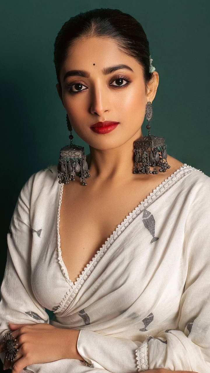 720x1280 Ishaa Saha