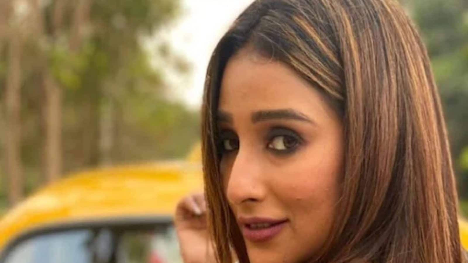 1600x900 Trinamool Leader Sayantika Banerjee's Car Meets With Accident