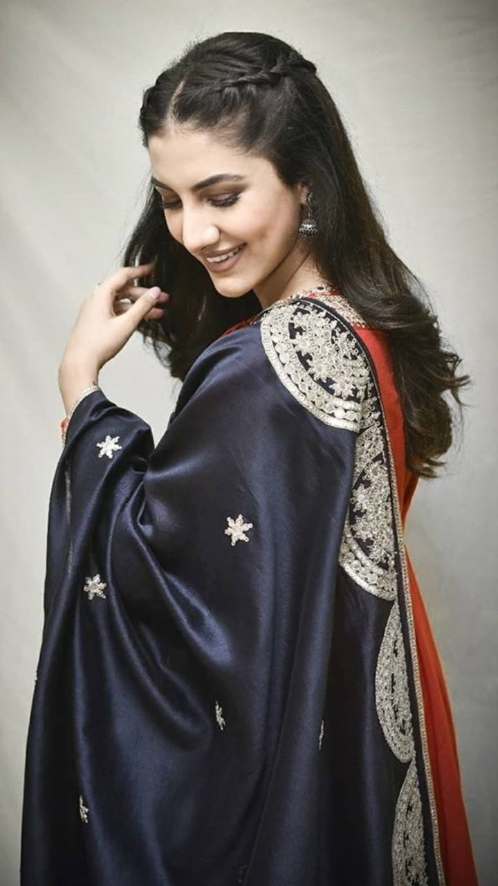 720x1280 Rukmini Maitra Wallpaper