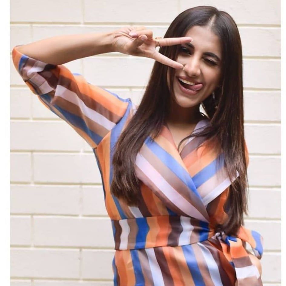945x945 Rukmini Maitra Wallpaper