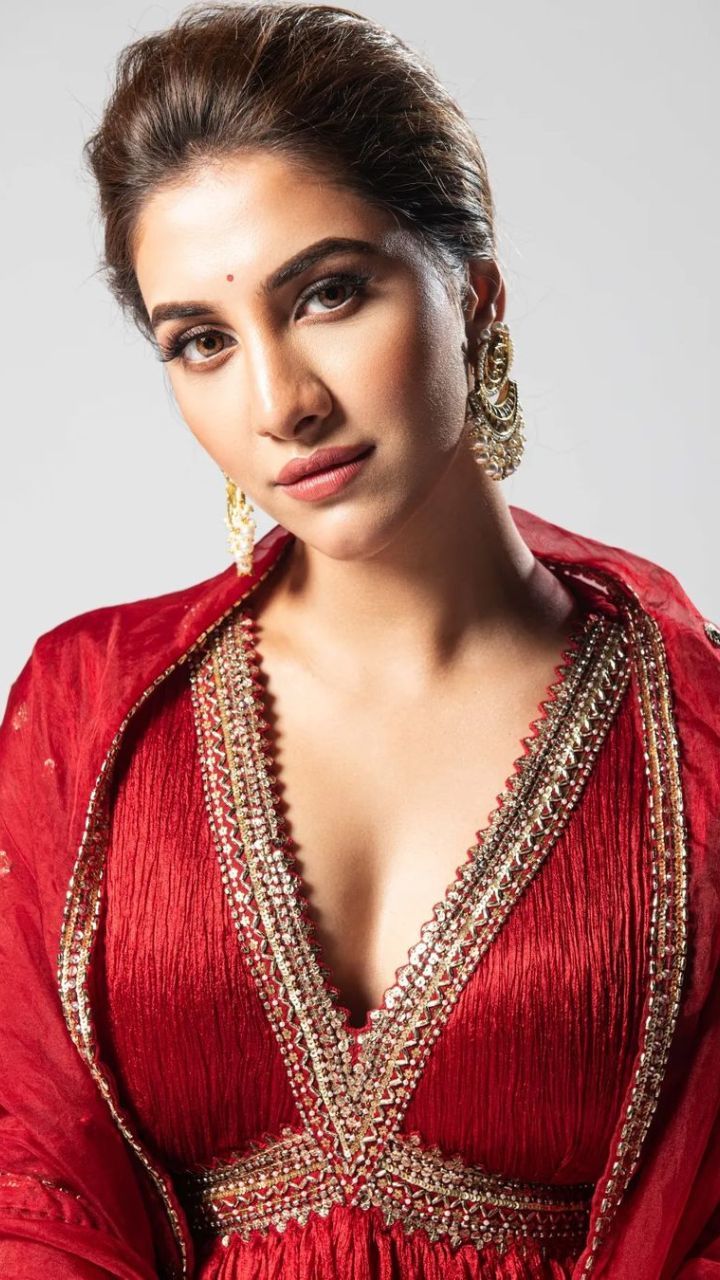 720x1280 Rukmini Maitra
