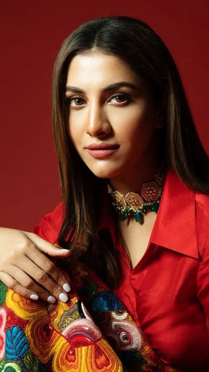 720x1280 Rukmini Maitra