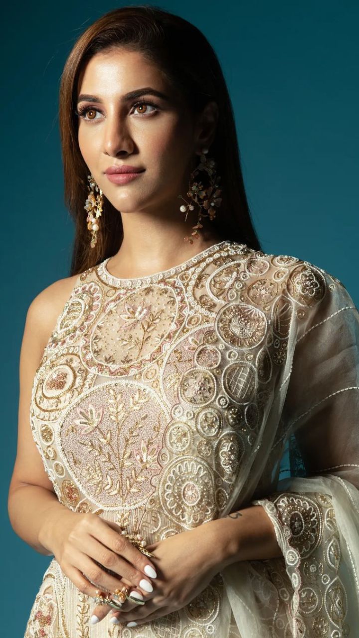 720x1280 Rukmini Maitra