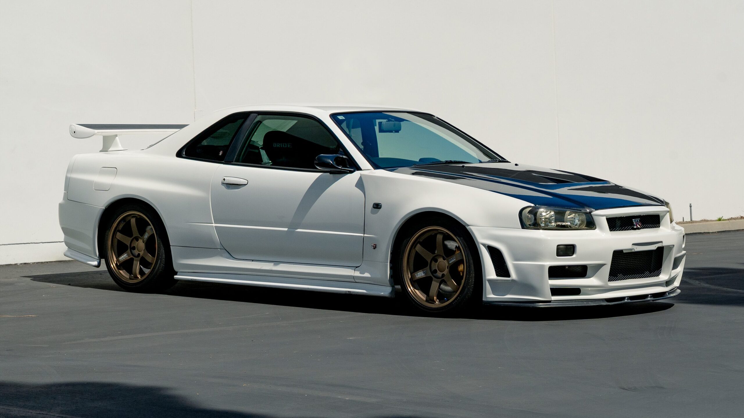 2560x1440 Nissan Skyline GT R (BNR34) NISMO S1 Engine White Co Auto. Drive Your Dream