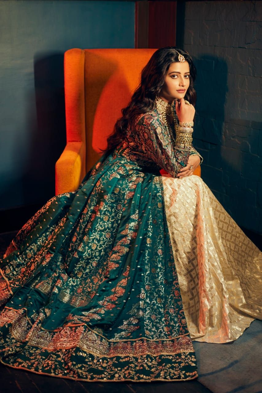 853x1280 Ushasi Ray radiates elegance in the quintessential bridal looks for a photohoot : Bollywood News