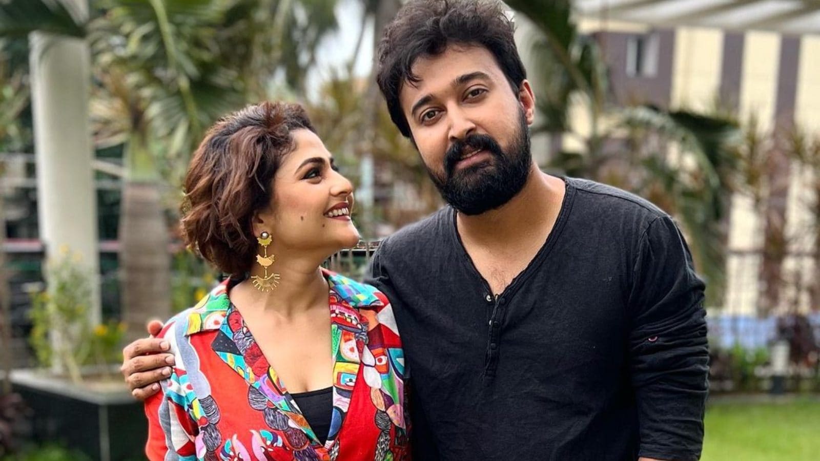 1600x900 Aindrila Sharma's BF Sabyasachi Kisses Her Feet at Funeral, Video Goes Viral; He Deletes Instagram Account