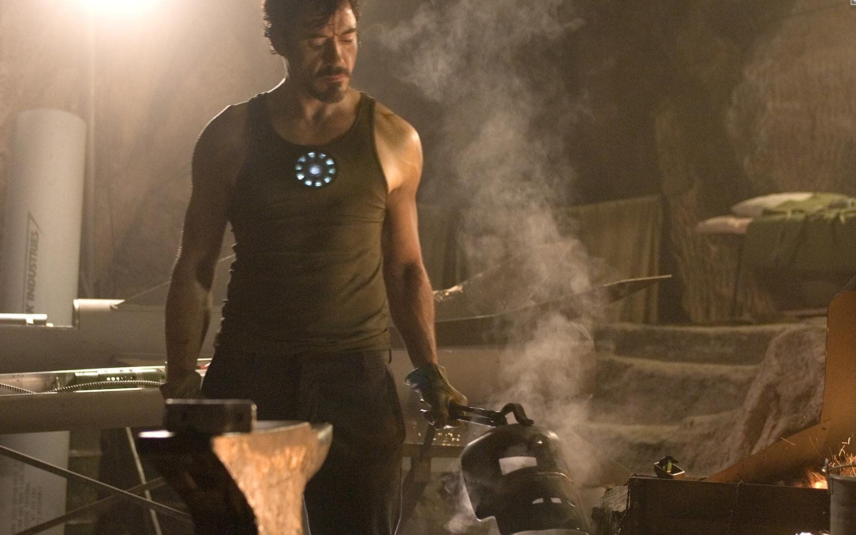 1680x1050 HD Wallpaper of Tony Stark in Iron Manx1050