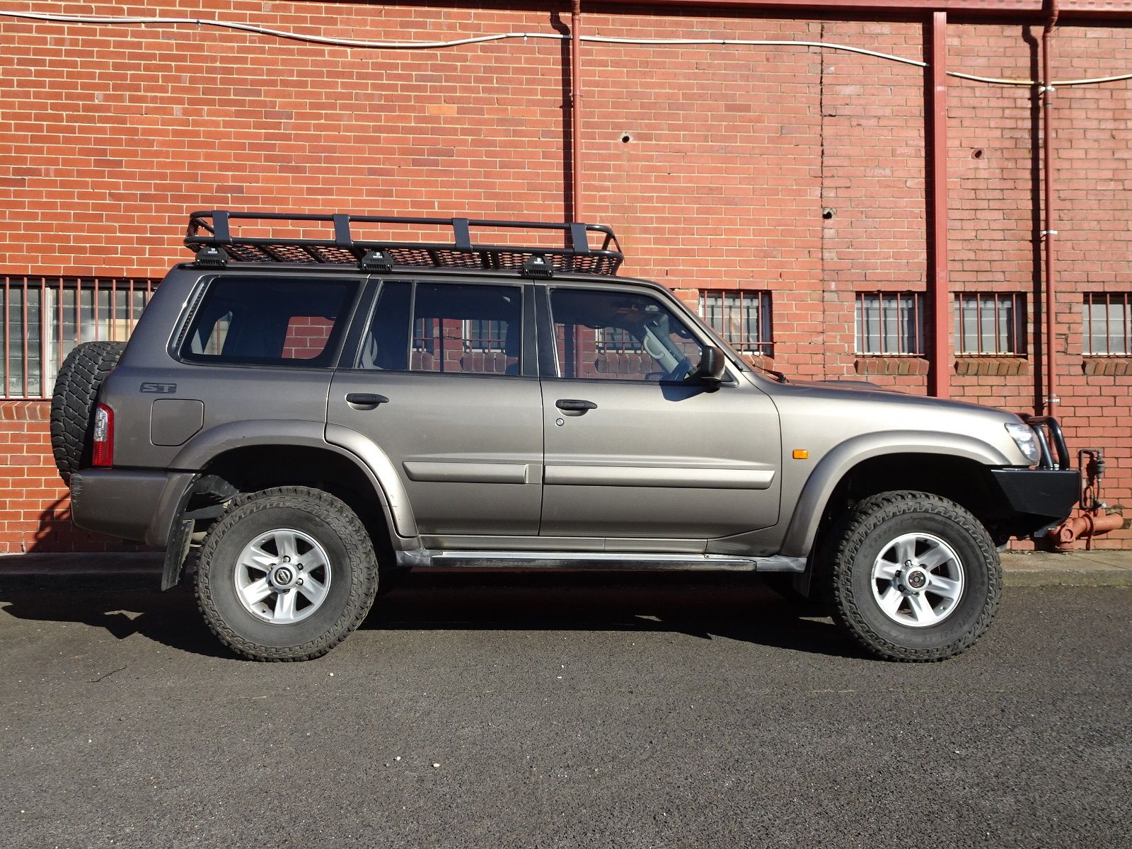 1600x1200 Nissan GU Patrol