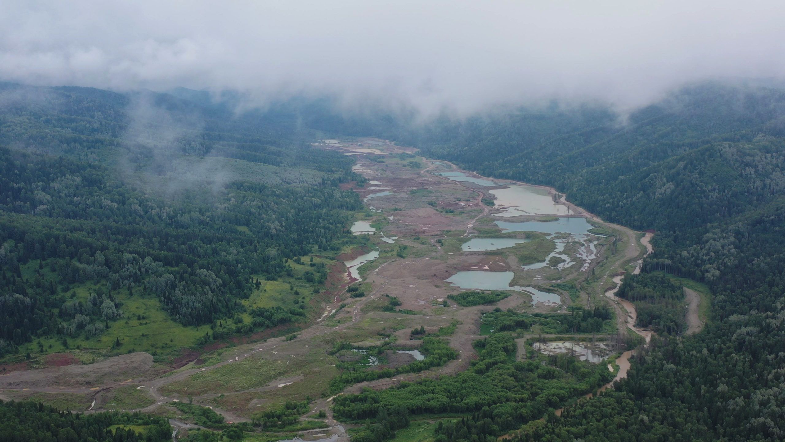2560x1440 Alluvial gold mining is destroying the environment of the Shorians, a Siberian indigenous people