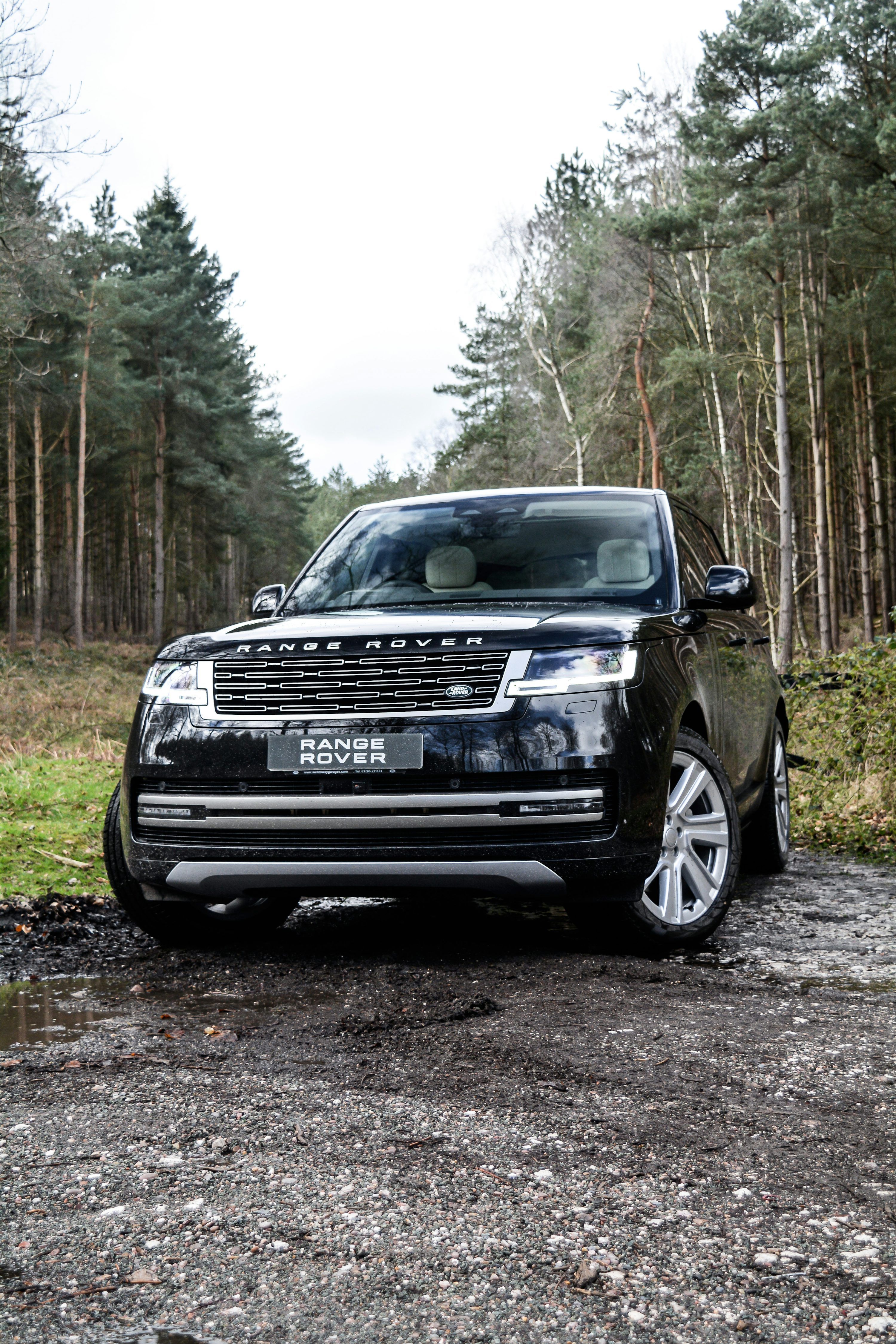 3000x4500 Range Rover Velar Picture. Download Free Image