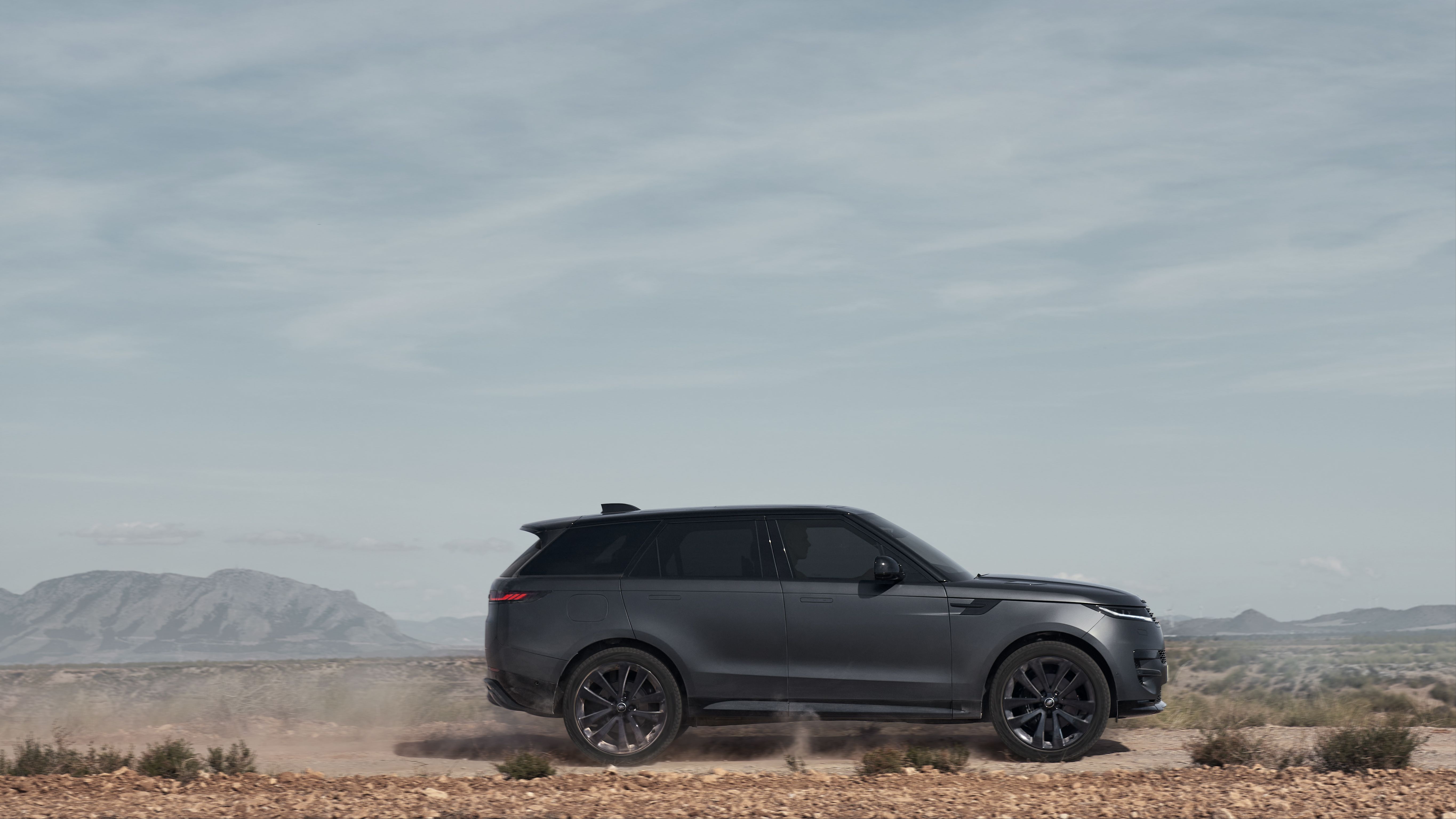 5460x3072 DARK, DRAMATIC AND ASTONISHINGLY DYNAMIC. INTRODUCING THE RANGE ROVER SPORT STEALTH PACK. Land Rover Media Newsroom