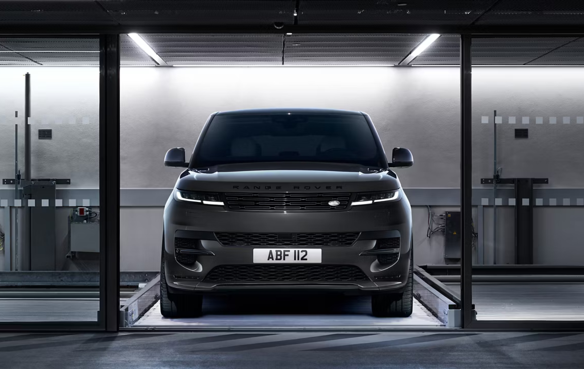 1900x1200 Range Rover Sport Power and Luxury. LAND ROVER WATERLOO