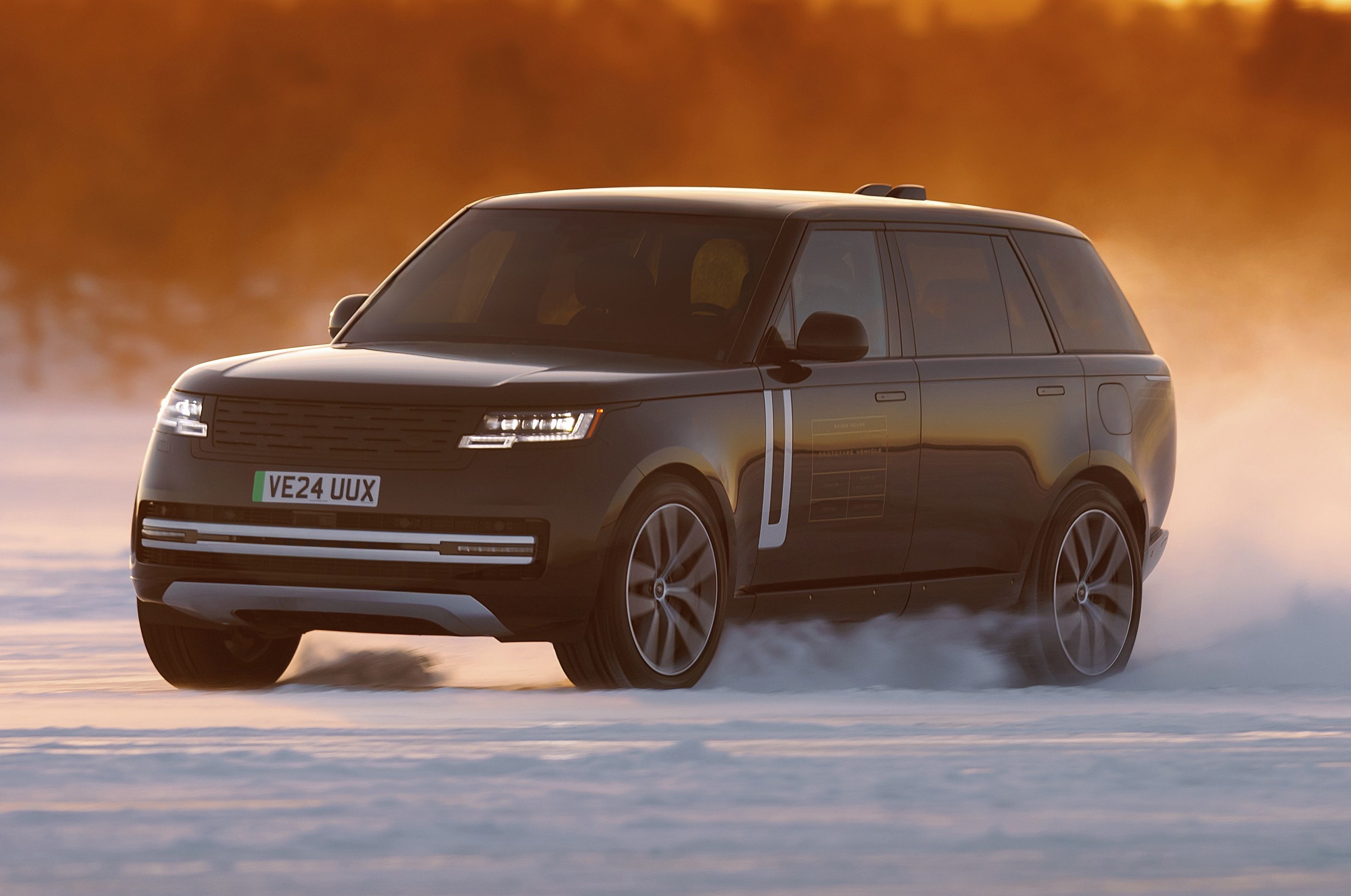 3195x2120 Range Rover to replace Velar with small EV with wagon styling