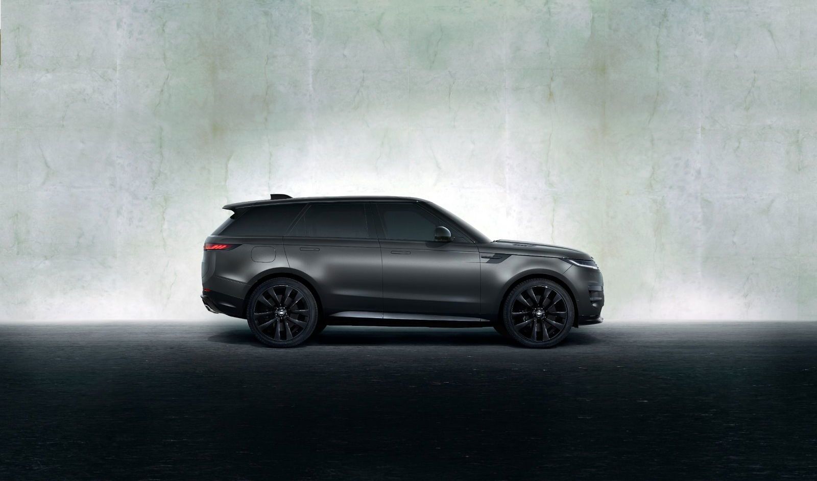 1600x942 Range Rover vs Range Rover Sport's the difference?